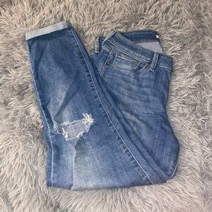 Levis: Mid rise skinny
